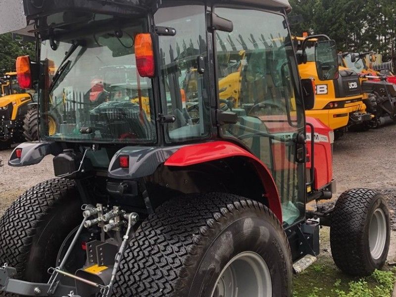 MASSEY FERGUSON - 1750M HC COMPACT TRACTOR - Image 4