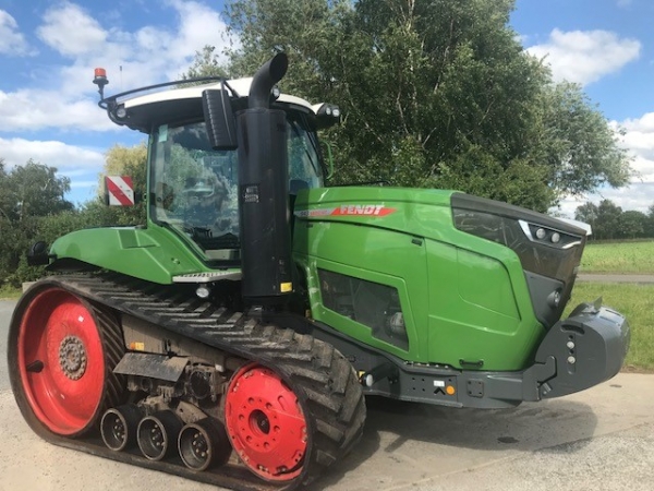 FENDT - 943 MT TRACKED TRACTOR - Image 1