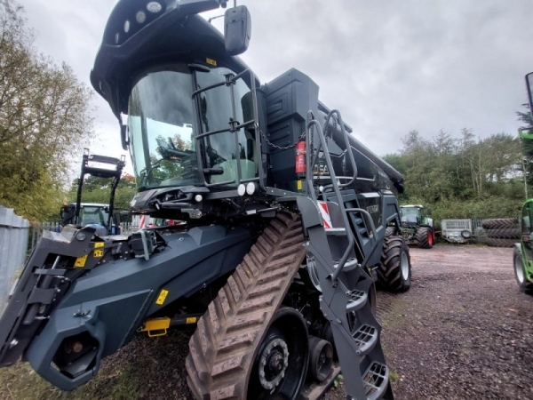 Fendt - Ideal 8T Combine - Image 1