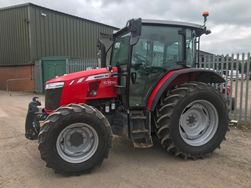 Massey Ferguson - 5709 Cab Essential Global - Image 2