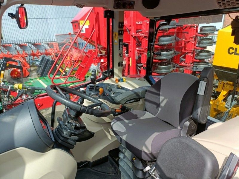 Massey Ferguson - 5711 AND MF3819 LOADER - Image 6