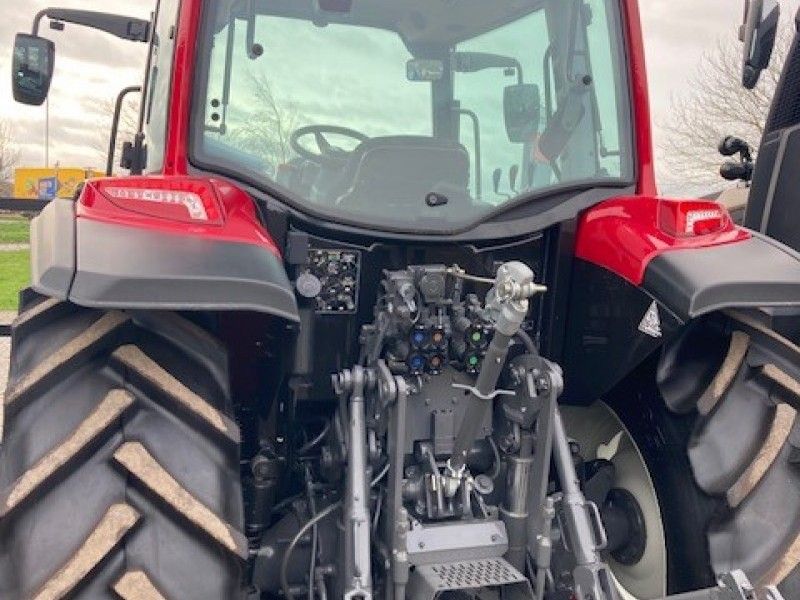 Valtra - A115 MH4 4WD TRACTOR - Image 3