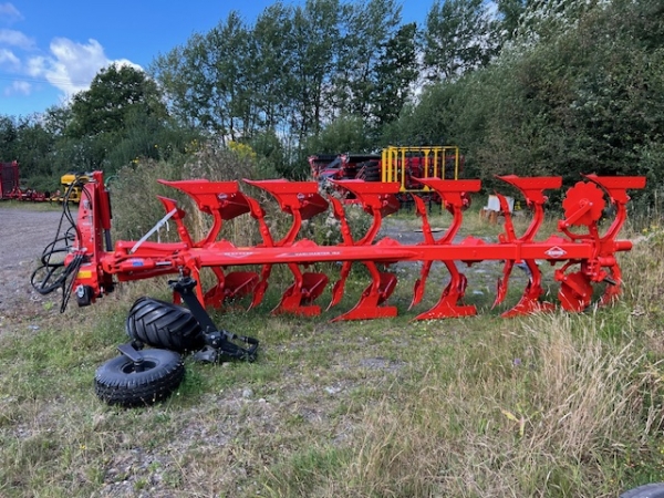 KUHN - VM153 PLOUGH - Image 1