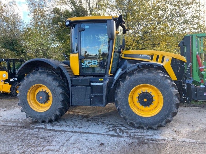 JCB - Fastrac 4220 Icon Tractor - Image 3