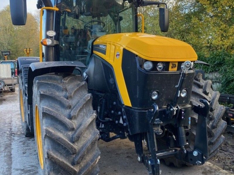 JCB - Fastrac 4220 Icon Tractor - Image 1