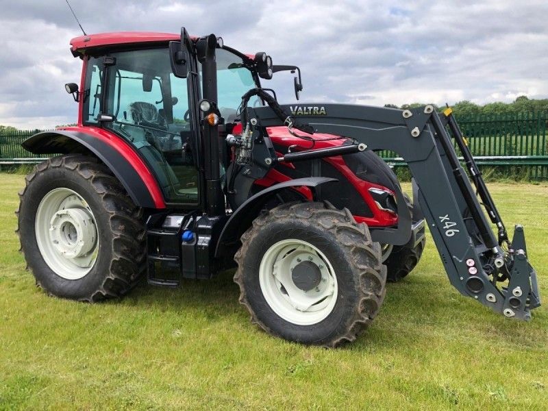 Valtra - A135LH TRACTOR AND LOADER - Image 1