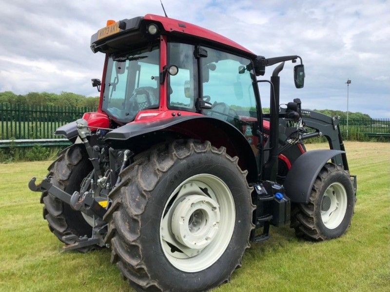 Valtra - A135LH TRACTOR AND LOADER - Image 3