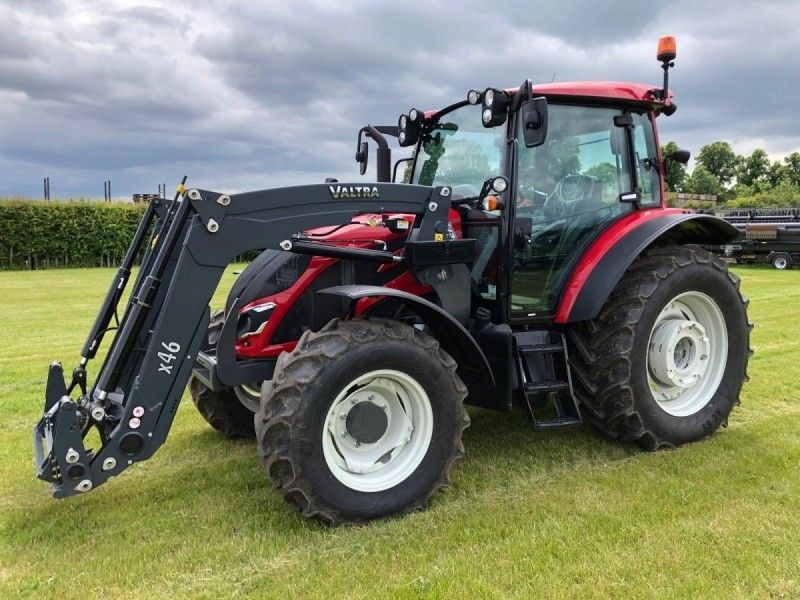 Valtra - A135LH TRACTOR AND LOADER - Image 2