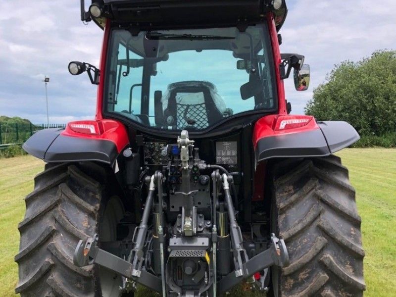 Valtra - A135LH TRACTOR AND LOADER - Image 5