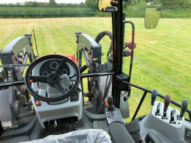 Valtra - A135LH TRACTOR AND LOADER - Image 6