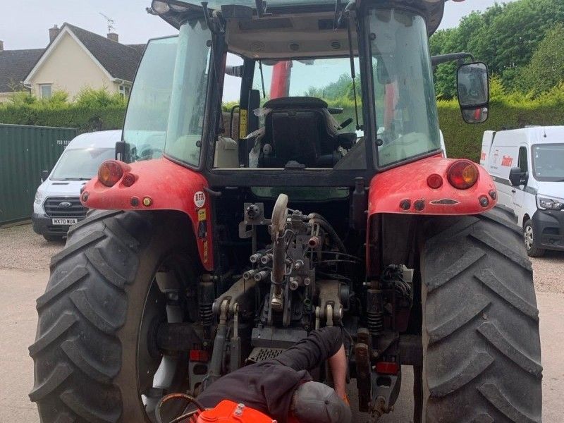 Massey Ferguson - 5712SL ESD4 4WD TRACTOR - Image 5