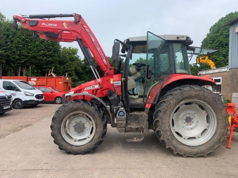 Massey Ferguson - 5712SL ESD4 4WD TRACTOR - Image 2