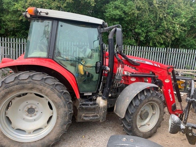 Massey Ferguson - 5712SL ESD4 4WD TRACTOR - Image 3