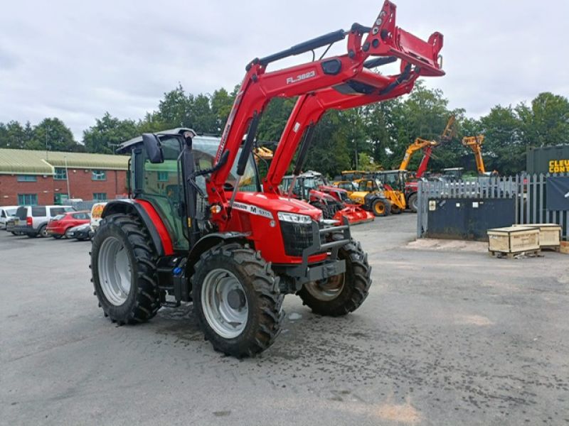 Massey Ferguson - 5711M CAB AND LOADER - Image 1