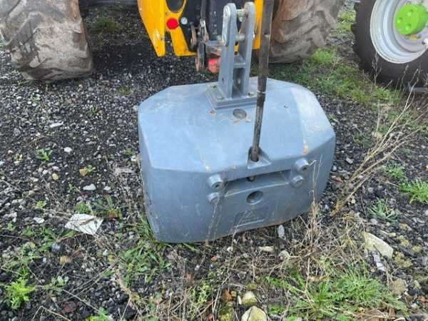 Massey Ferguson - 1500kg Front Weight - Image 1