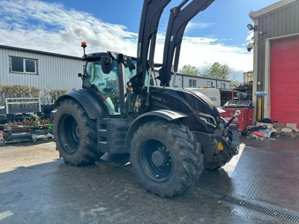 VALTRA - T235D 4WD TRACTOR - Image 1