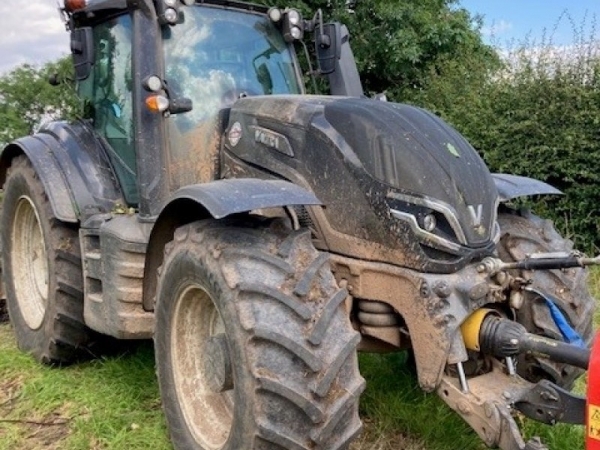 VALTRA - T235V 4WD TRACTOR - Image 1