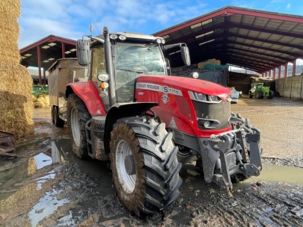 Massey Ferguson - 7718S DYNA 6 TRACTOR - Image 1