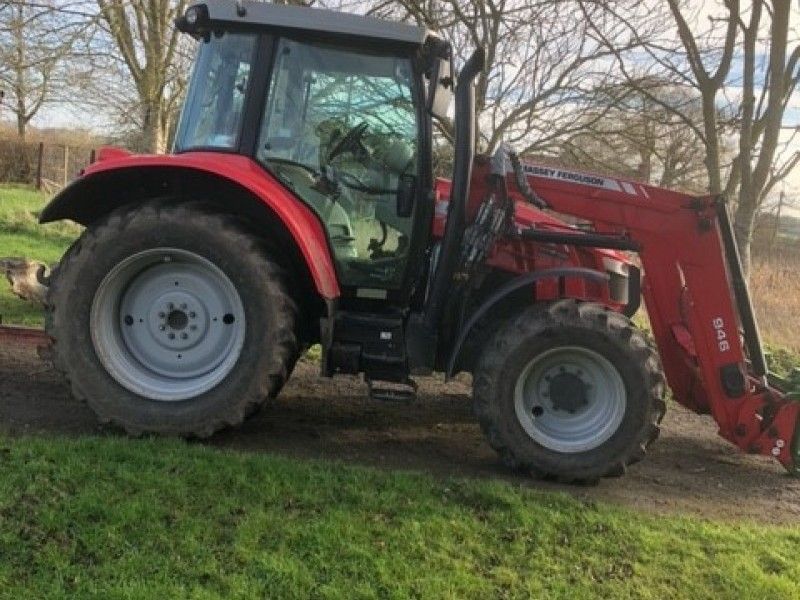 MASSEY FERGUSON - 5610 TRACTOR MF946 LOADER - Image 1