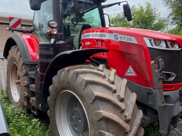 Massey Ferguson - 8735S EXDV TRACTOR - Image 1