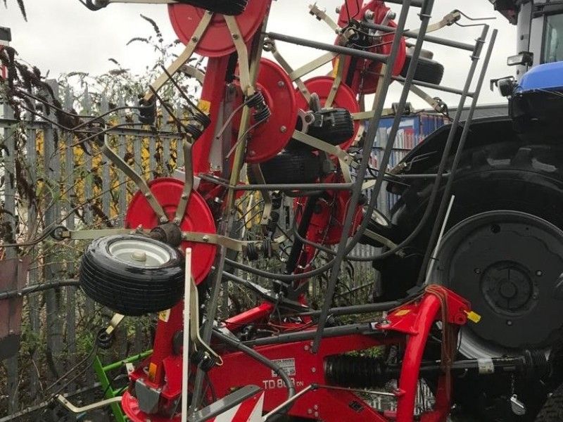 Massey Ferguson - TD868DN TEDDER - Image 1