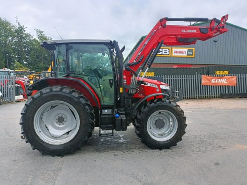 Massey Ferguson - 5711M CAB AND LOADER - Image 4