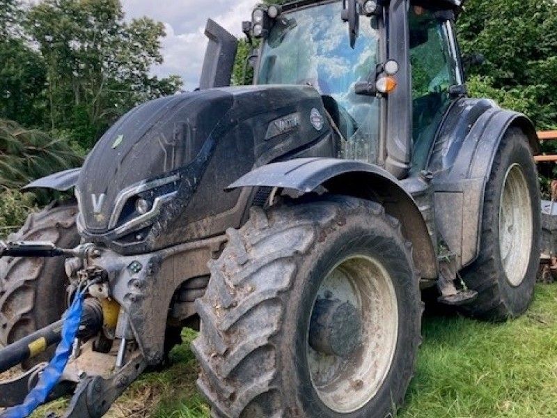 VALTRA - T235V 4WD TRACTOR - Image 2