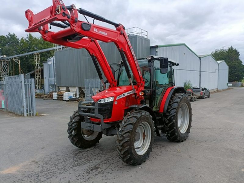 Massey Ferguson - 5711M CAB AND LOADER - Image 2