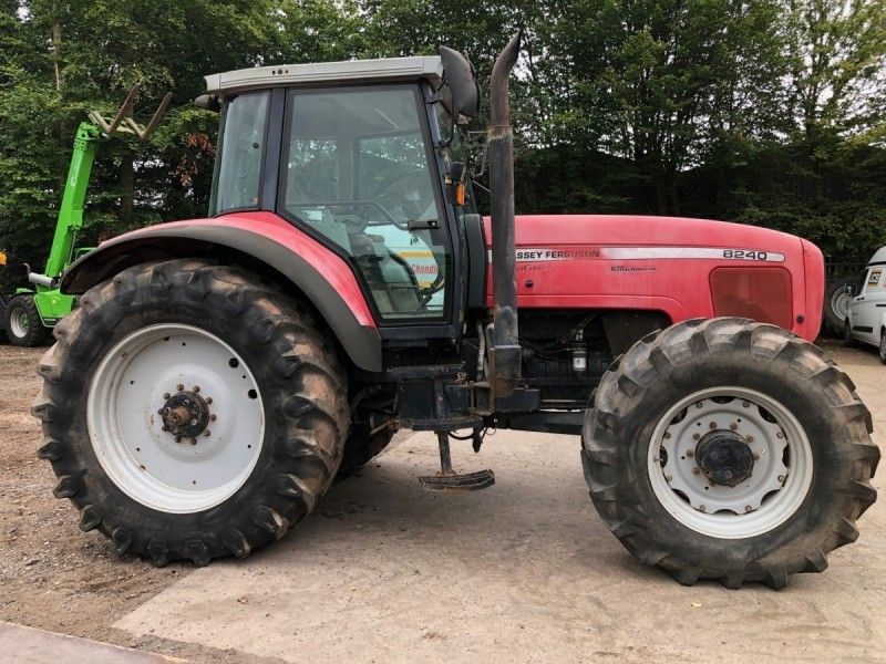 MASSEY FERGUSON - 8240 4WD TRACTOR - Image 1