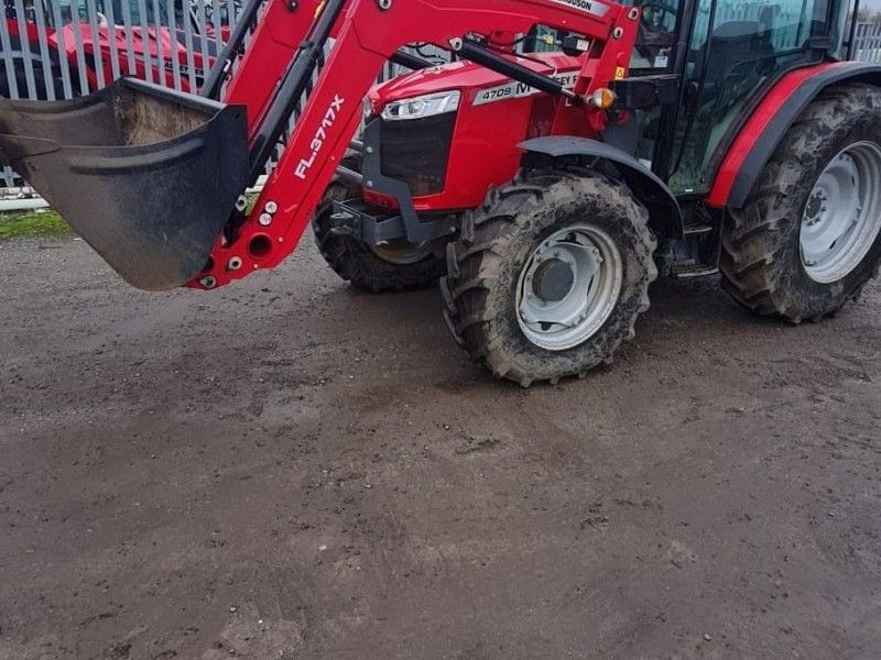 MASSEY FERGUSON - 4709M CAB TRACTOR - Image 2