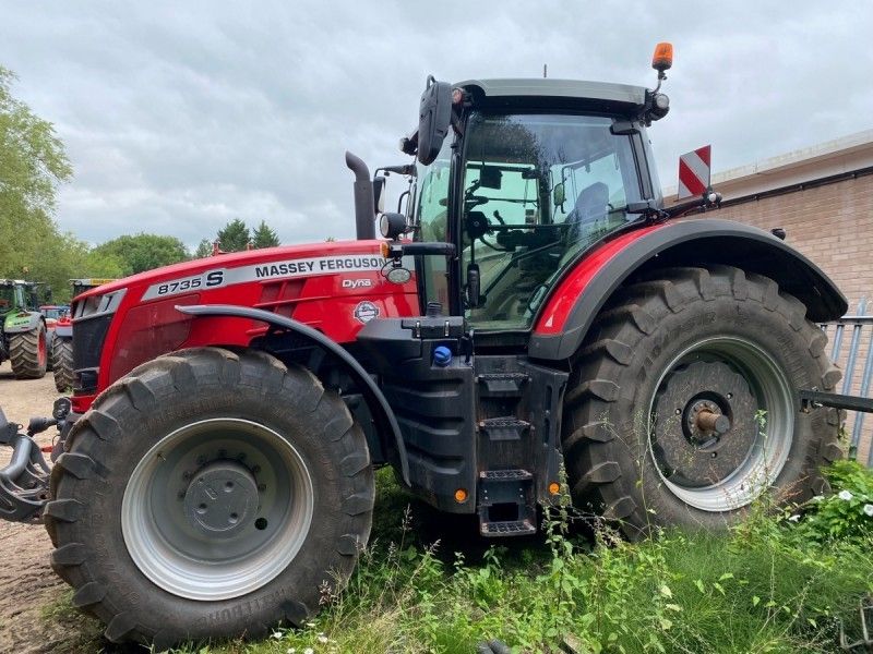 Massey Ferguson - 8735S EXDV TRACTOR - Image 3