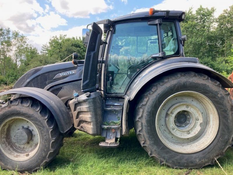 VALTRA - T235V 4WD TRACTOR - Image 3