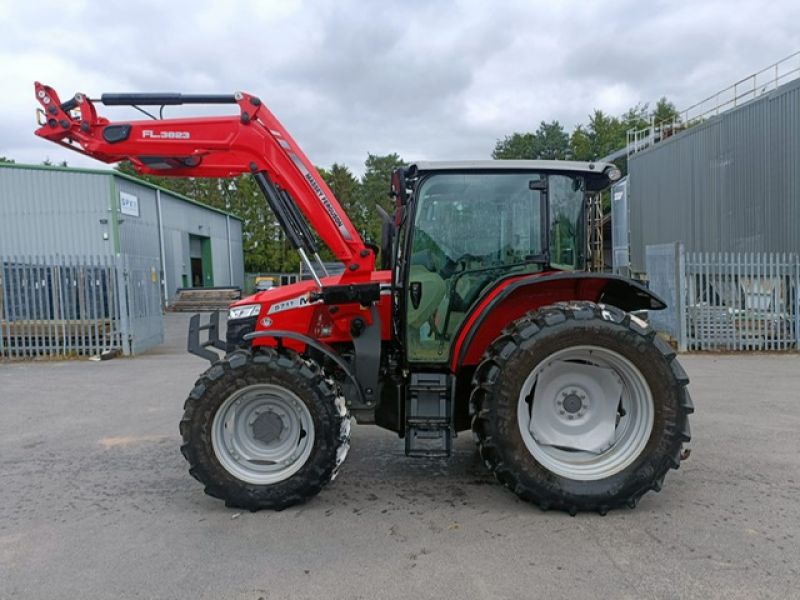 Massey Ferguson - 5711M CAB AND LOADER - Image 5