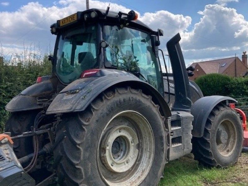 VALTRA - T235V 4WD TRACTOR - Image 4