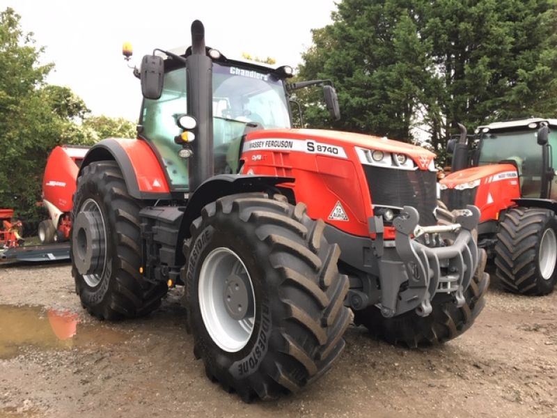 Massey Ferguson 8740 S Exclusive | AgriBuy