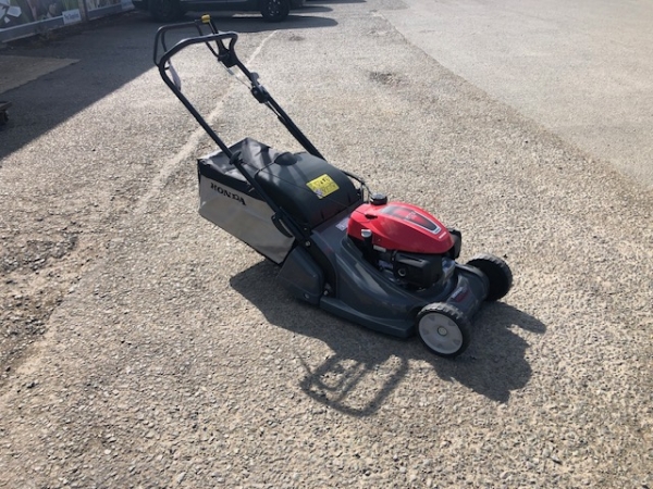 HONDA - HRX476QY ROLLER MOWER - Image 1