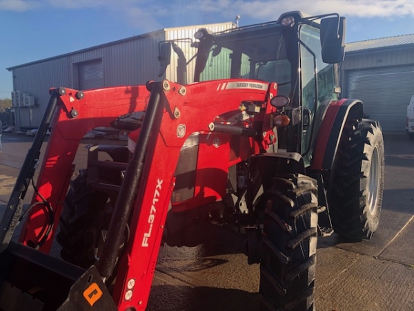 Massey Ferguson - 5711 TRACTOR AND LOADER - Image 1