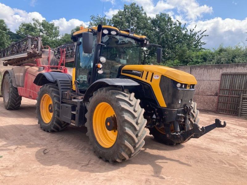 JCB - Fastrac 4220 Tractor - Image 1