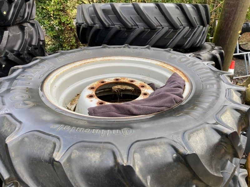 Massey Ferguson - 380 85R46 and 380 85R30 - Image 2